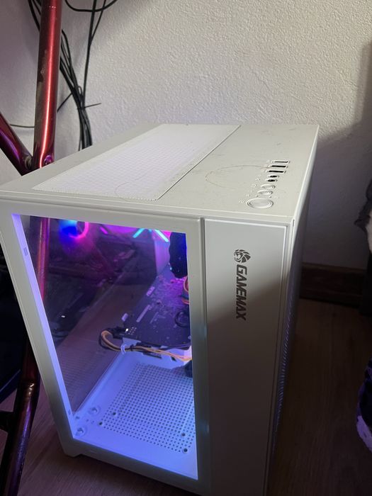 Продавам геймърски компютър в перфектно състояние