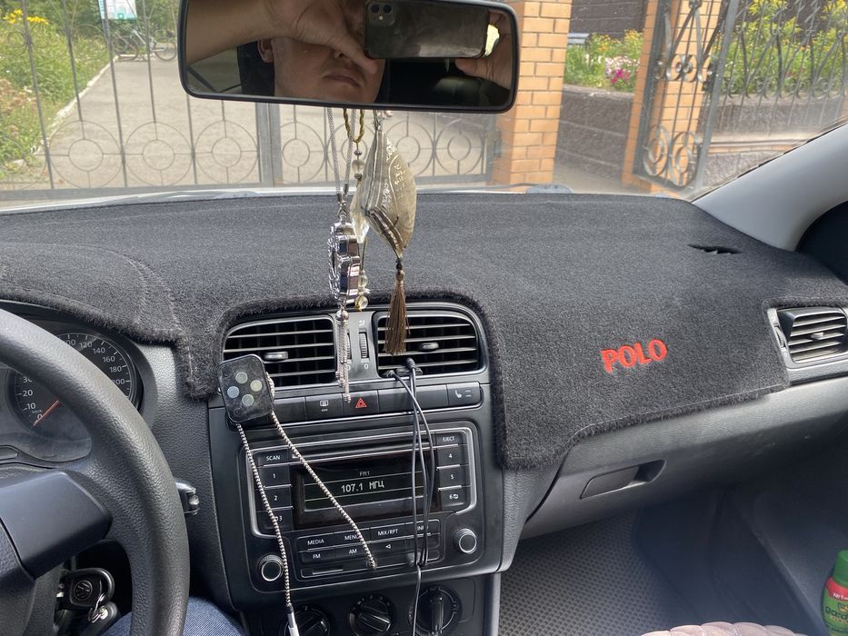 Продам накитку на панель Фолксваген поло