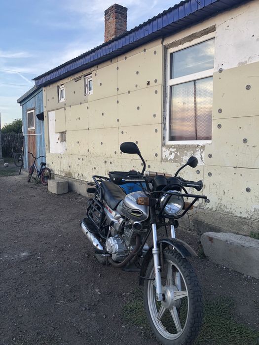 Продам мотоцикл 200 кубов