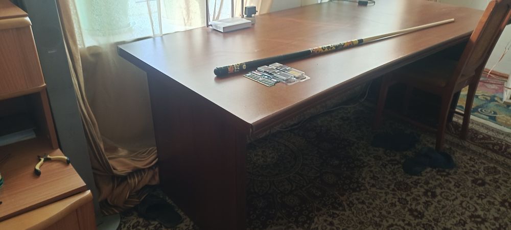 Продам мебель стол кровать.