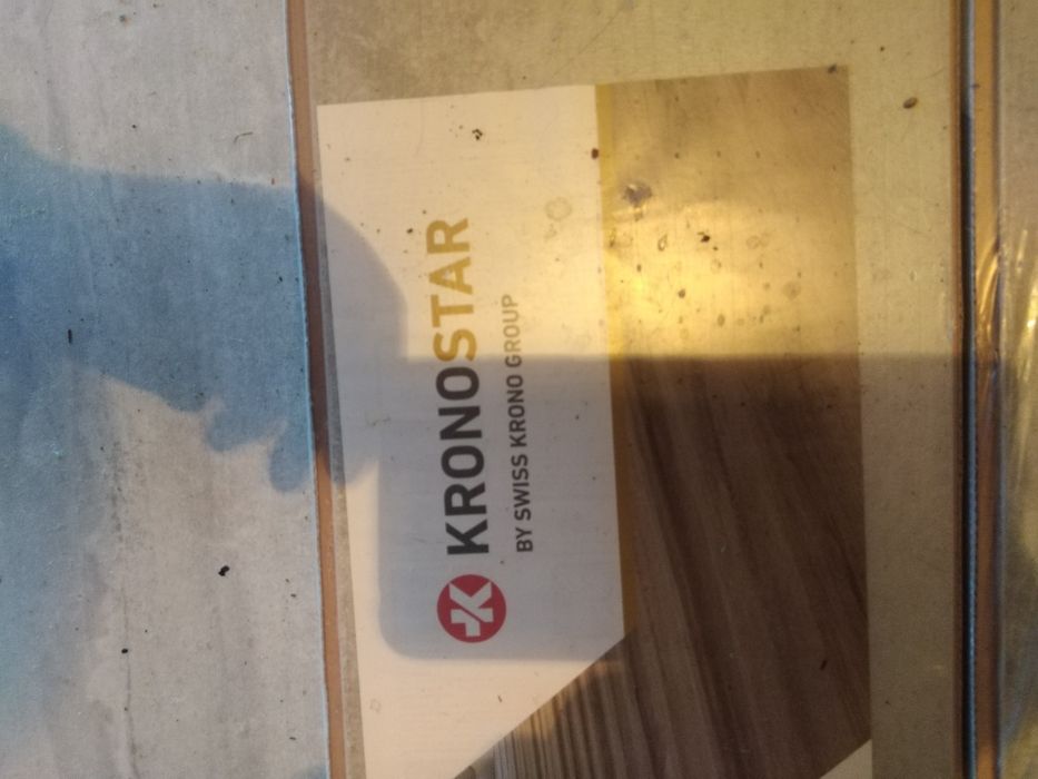 Продам ламинат и керамогранит