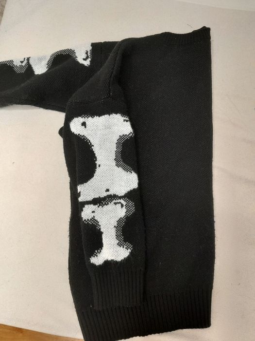 свитер черный с рёбрами