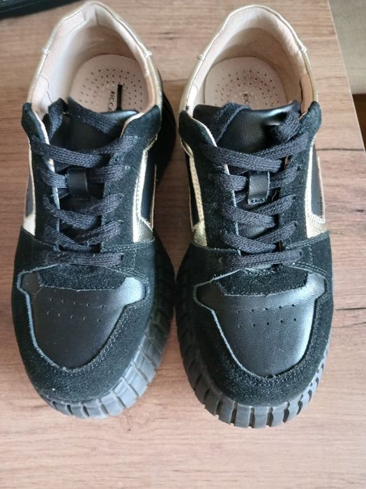 Обувки с висока платформа