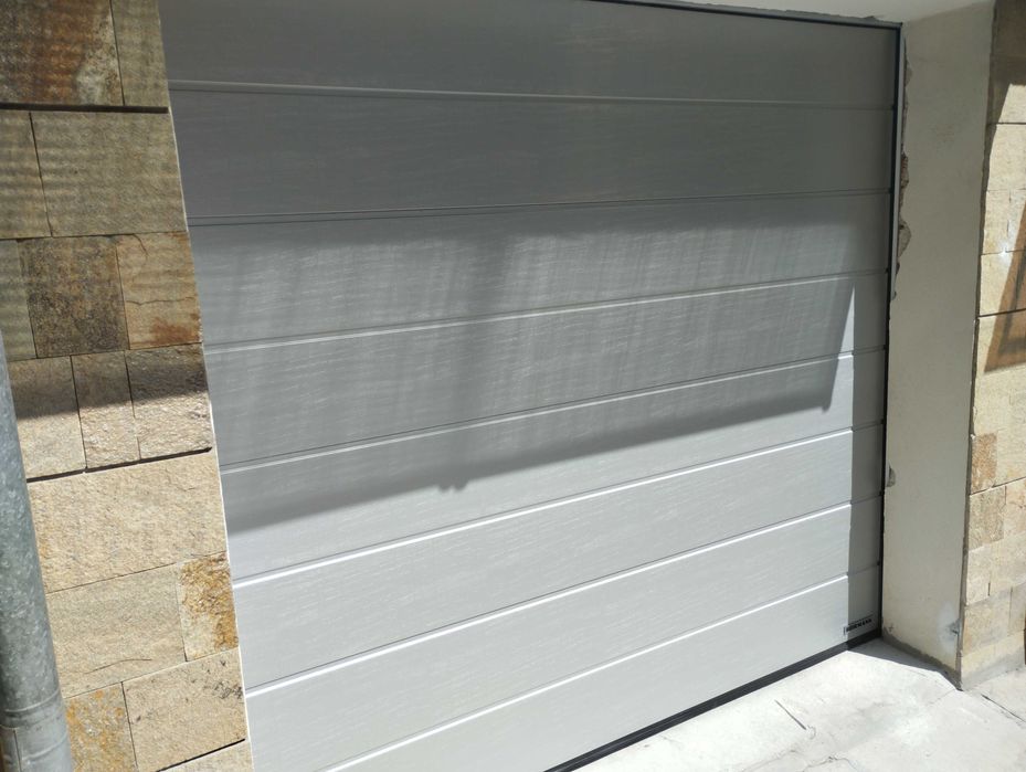 Немски гаражни секционни врати