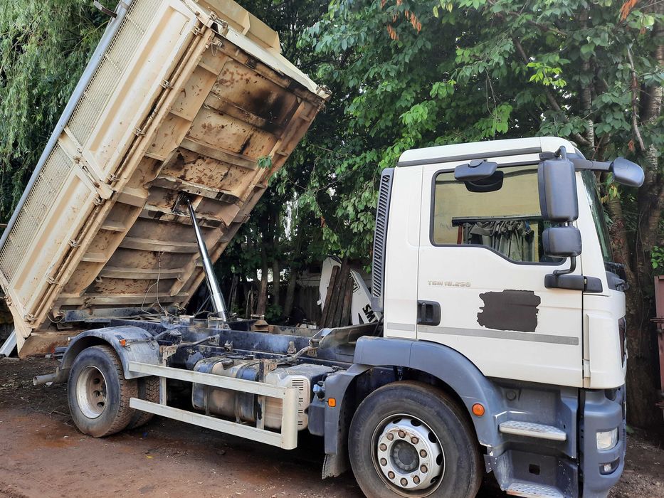 Camion 8x4, 8x6, 6×4,4×4 ,cilindru basculare frontal ,semiremorca