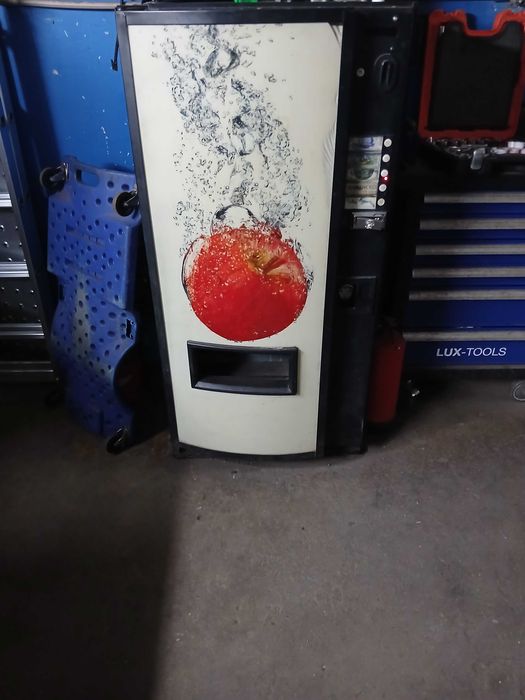 Вендинг машина за безалкохолни напитки