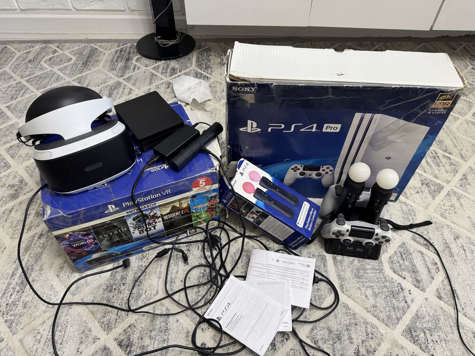 Продам PS4 PRO с VR и дисками