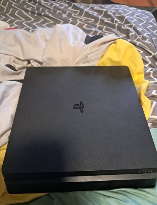 Ps4 slim 1tb storage + 2 controlere originale si 5 jocuri - negociabi
