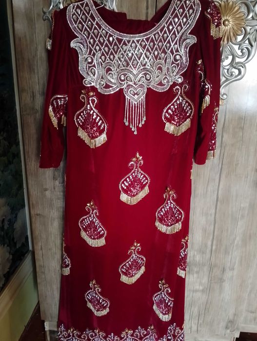 Koʻylak sotiladi bir marta kiyilgan