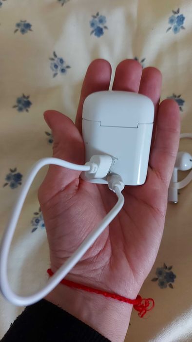 Оригинални Apple EarPods с кабел + кутия – нови/почти нови + 1 втора употреба(без кабел за зареждане)