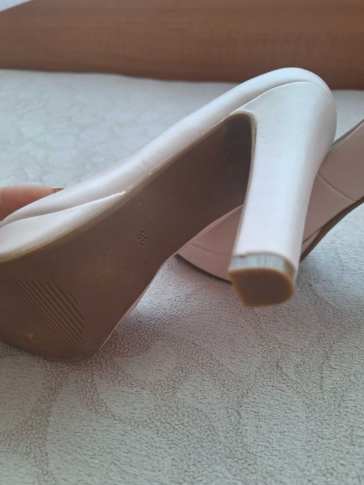 Дамски обувки чисто нови