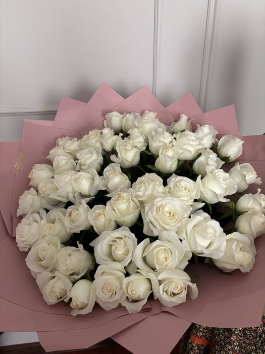 51 белые розы букет