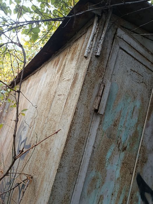 Гараж. Железный .