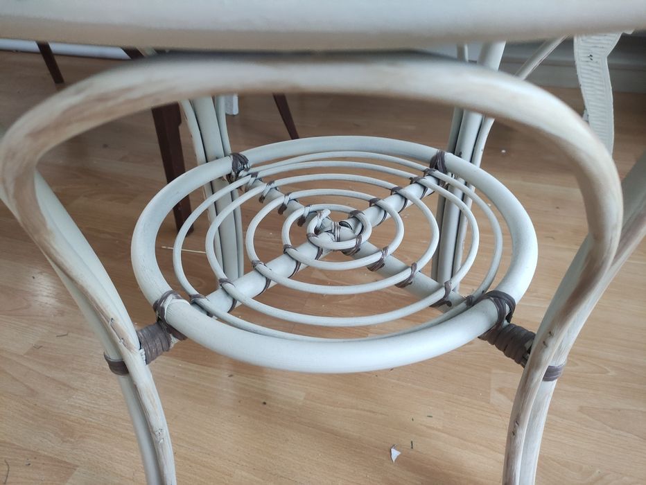 Masuta terasă bambus, masa rotunda alba, masa vintage