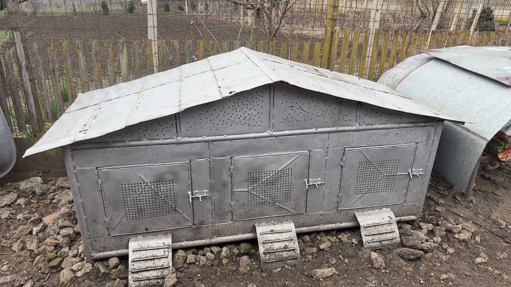 Coteț solid pentru găini / rațe / gâște – ideal pentru clocit și protecție maximă