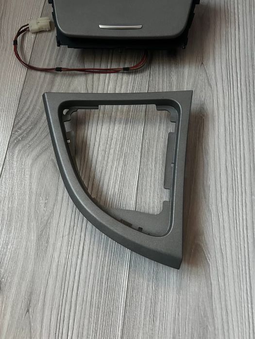 Пепелник и лайсни BMW E87