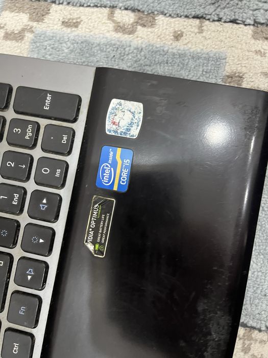 Продам для запчастей ноутбук