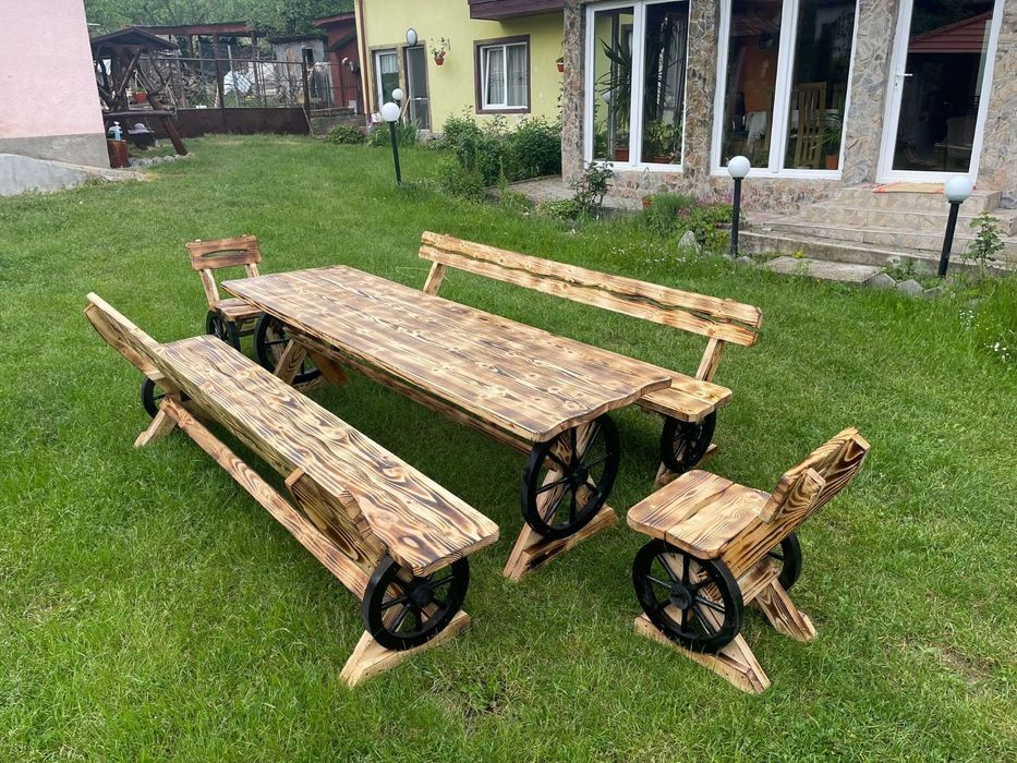 Leagane mese si foisoare rustice