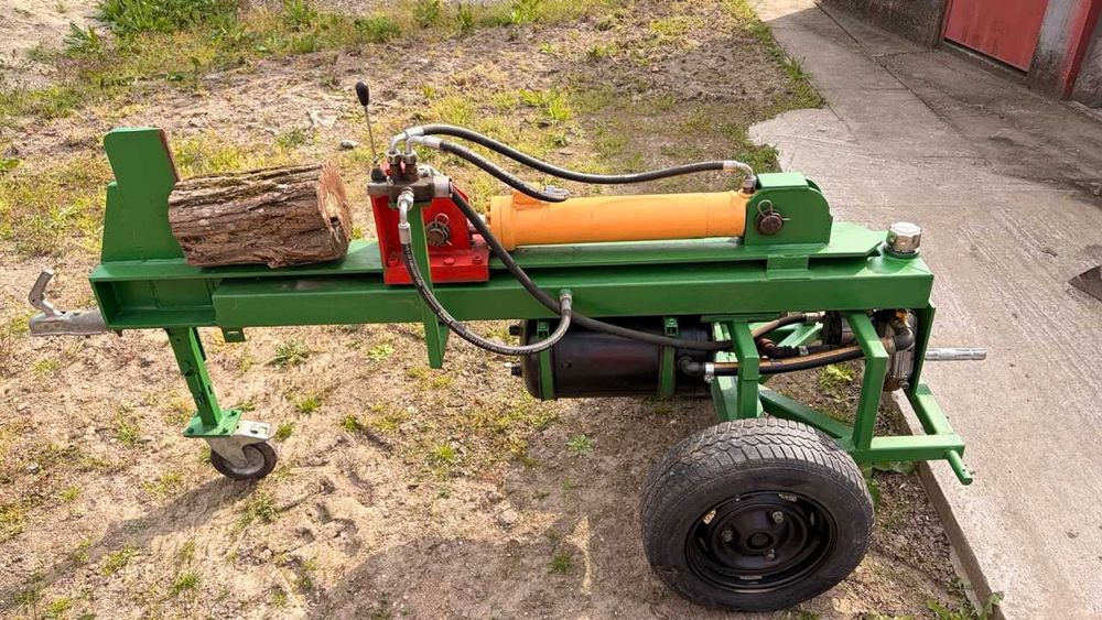 Vând Spărgător lemne care se cuplează la cardanul de tractor