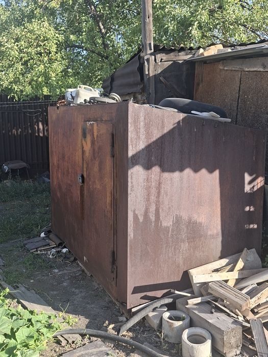 Продам железную будку