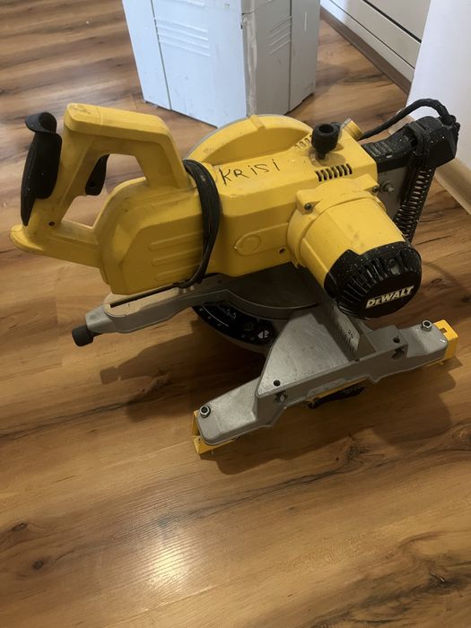 Настолен циркуляр Dewalt DW 777