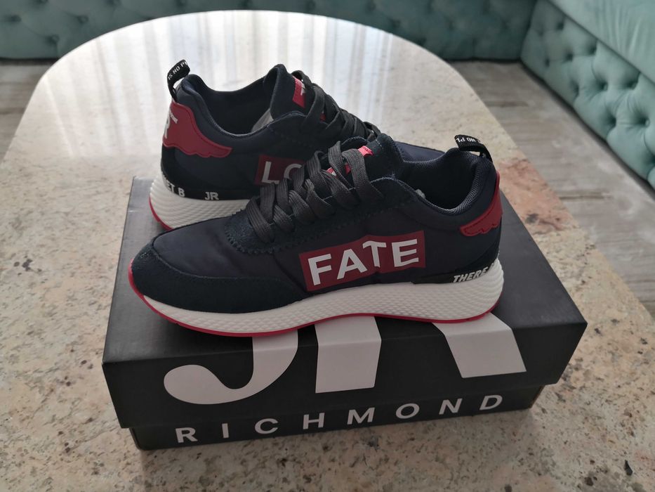 Vând Sneakers John Richmond Noi