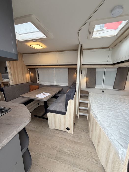 Rulotă nouă premium Hobby 545KMF DeLuxe 2026/ 6 pers/ baie cu dus separat