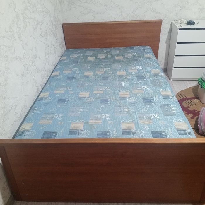 Кровать-полуторка.