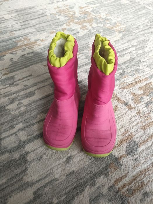 Продам сапожки для девочки