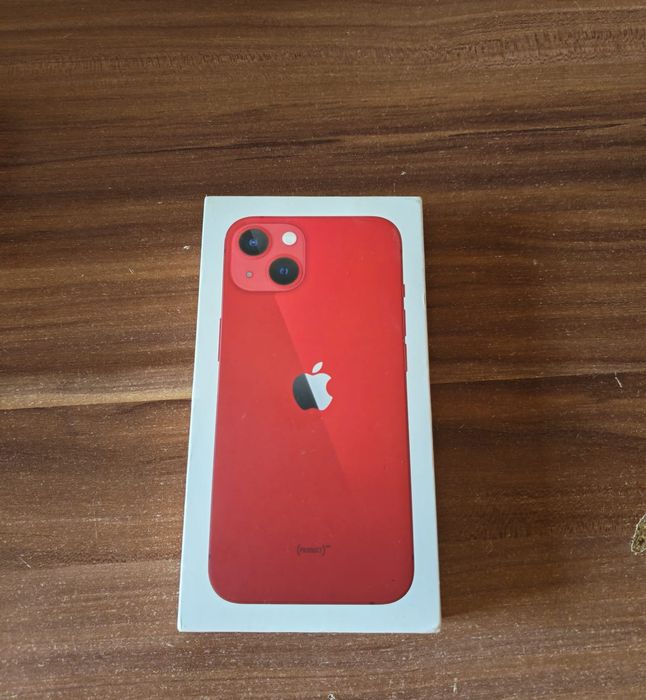 Vand iphone 13 rosu  128gb husa incarcator cabl magn fct perfec
