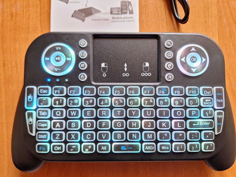 Мини клавиатура с подсветка и тъч пад