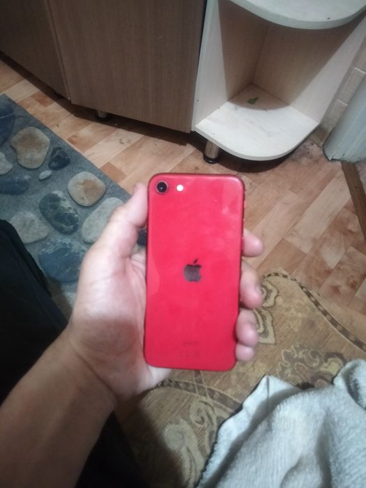 Продам айфон се!