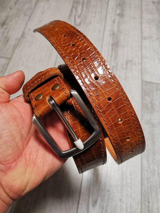 Curea din piele naturala, lucrată manual