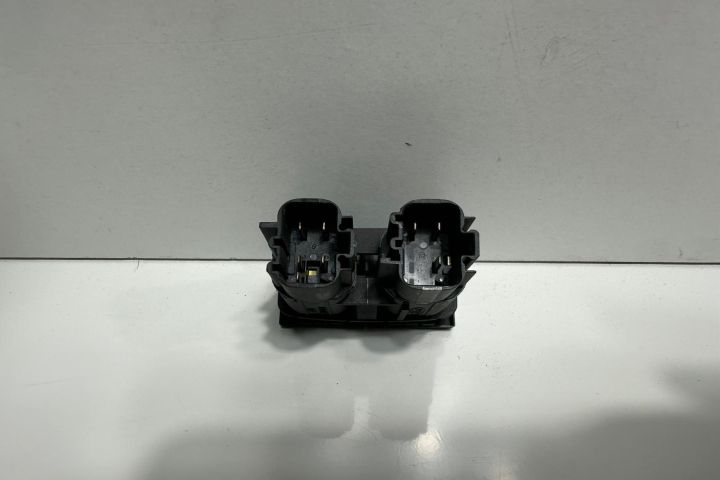 Buton avarii 1s7t13a350 Ford Mondeo MK3 (facelift) seria