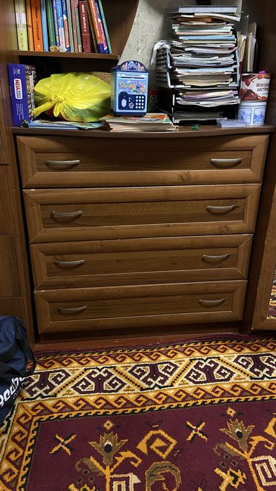 Продам стенку / шкаф и комод