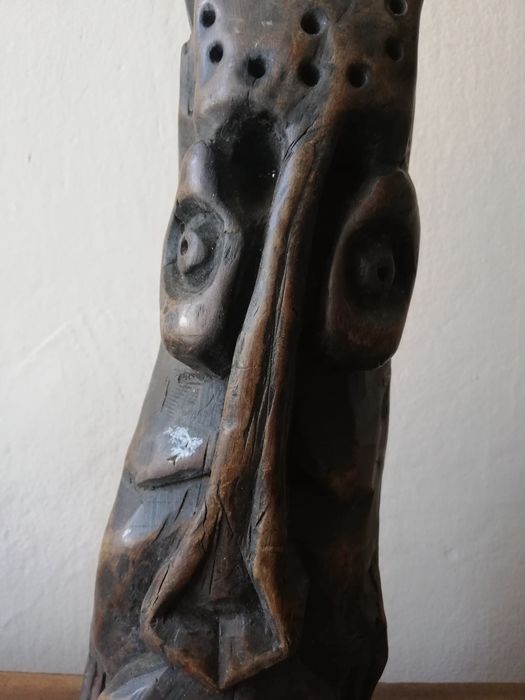 Много интересна и нестандарна глава от дърво. Маска.