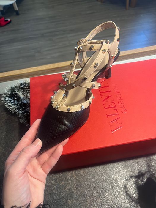 Обувки по Мордел Valentino