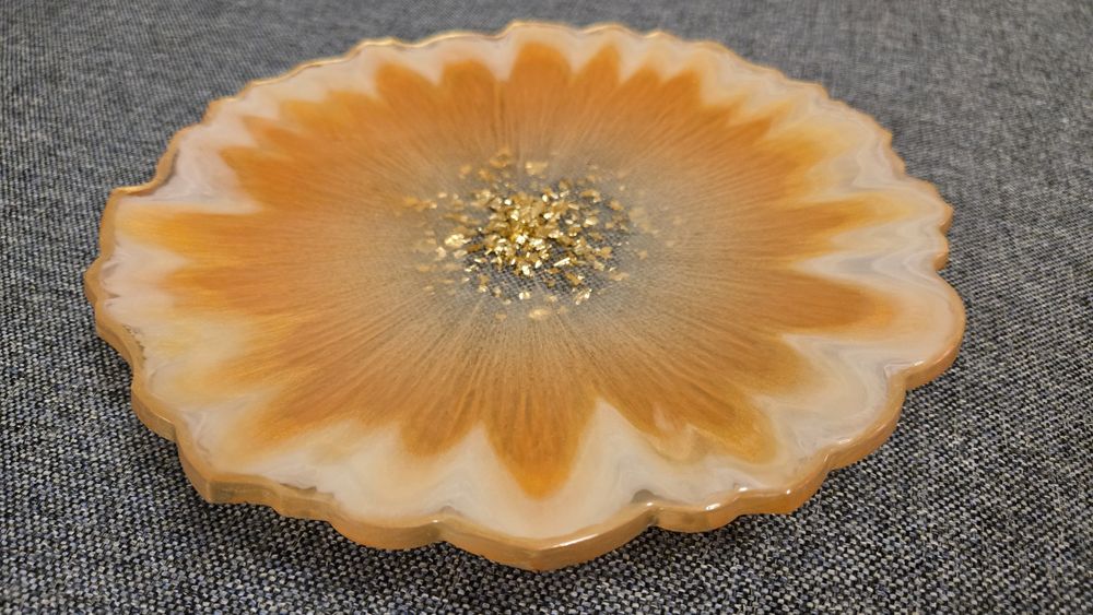 Декоративна ръчно изработена чиния  от епоксидна смола