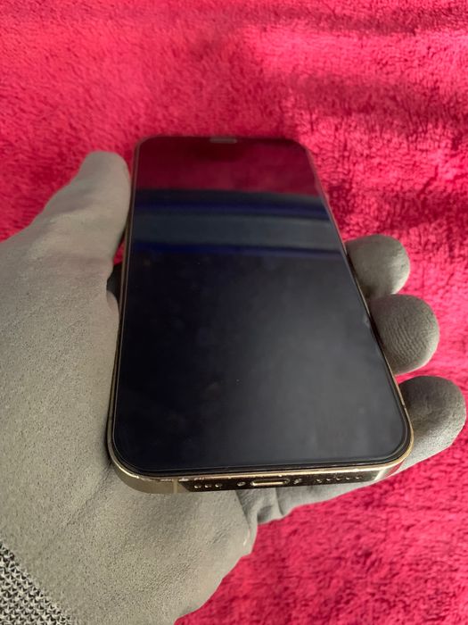 Продавам златист iPhone 12 Pro 128gb