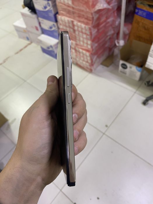 Срочно Vivo v40 lite идеал