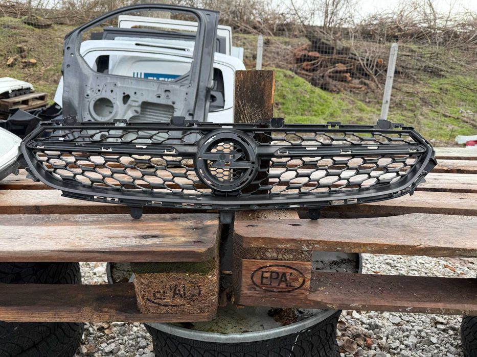 Решетка Opel Corsa F