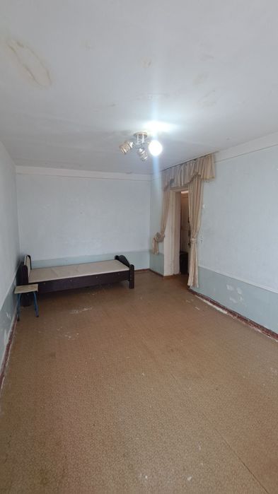 Чирчик шахри 
Окковок раддом ёнида  
1-хона 4-этаж 
Квартира Ижараг