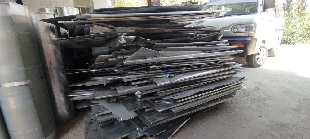 Tunuka rulon ustidan chiqqan poʻchoqlarini