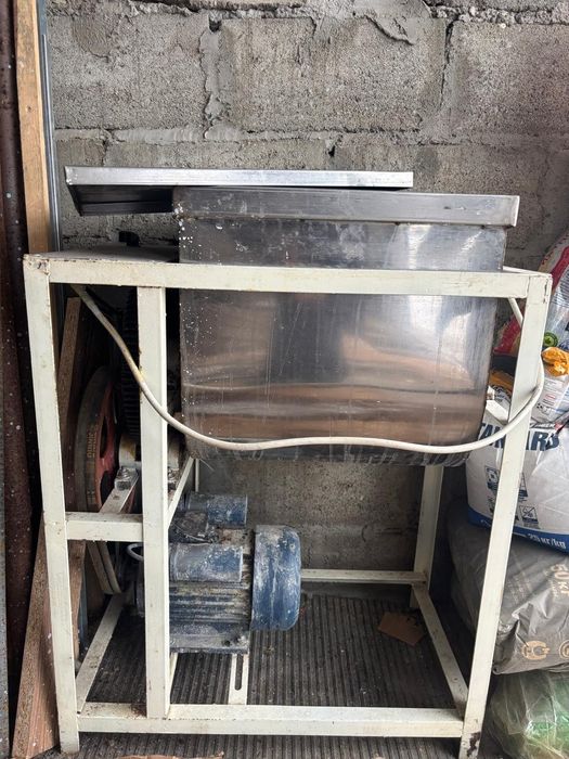 Тестомес производственный