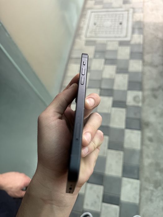 Айфон 12 64тали.