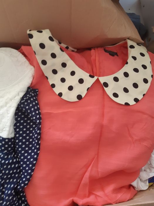 Vând îmbrăcăminte noua la palet