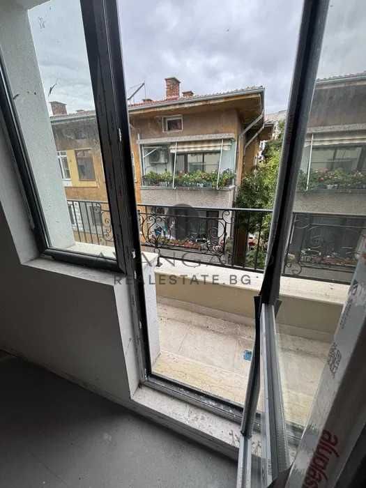 Продава се Двустаен апартамент в Пловдив, Център - 69 кв.м за 2174 €/кв.м - Снимка #8