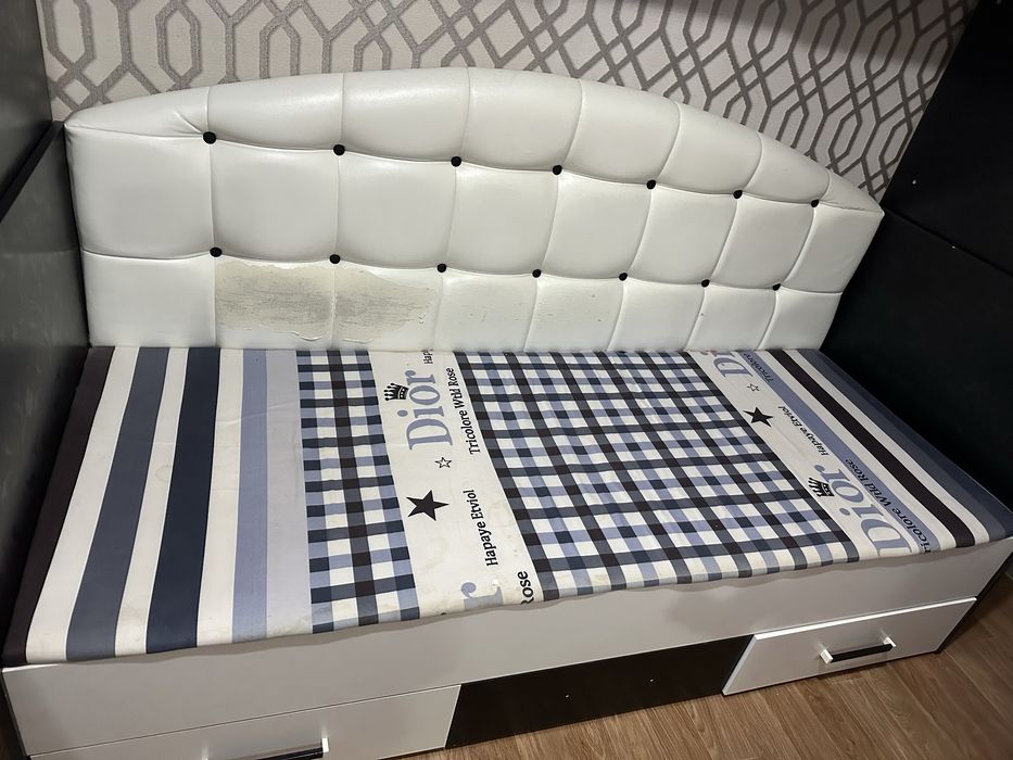 Диван,1 адамдық.