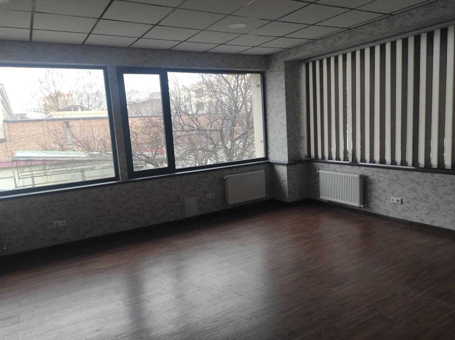 Metro Xalqlar Do'stligi yaqinida ofis 3 xona xol can uzel resepshn