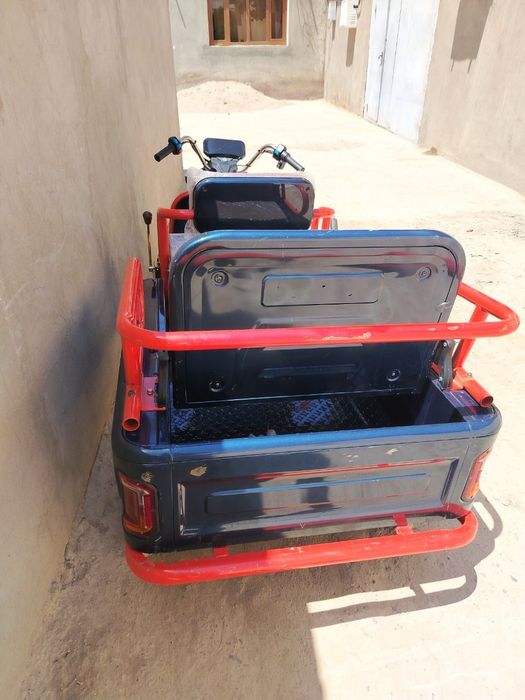Yengil yuklar uchun elektro mototsikl